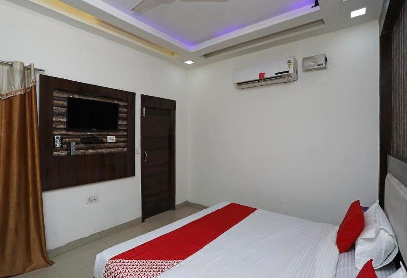 בית מלון כפרי Vanaya Palace By Oyo Rooms