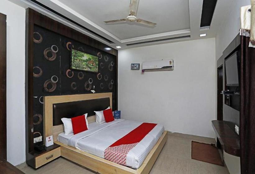 בית מלון כפרי Vanaya Palace By Oyo Rooms