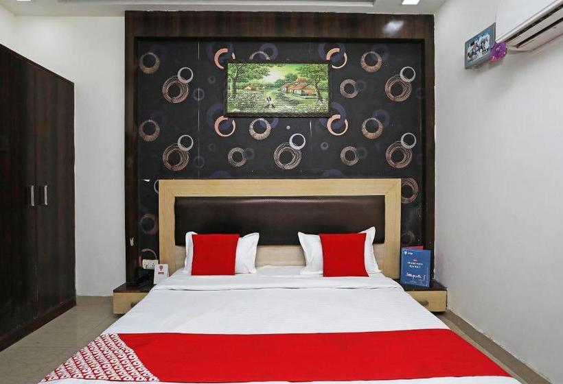 בית מלון כפרי Vanaya Palace By Oyo Rooms