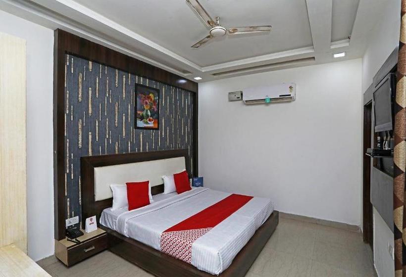 בית מלון כפרי Vanaya Palace By Oyo Rooms