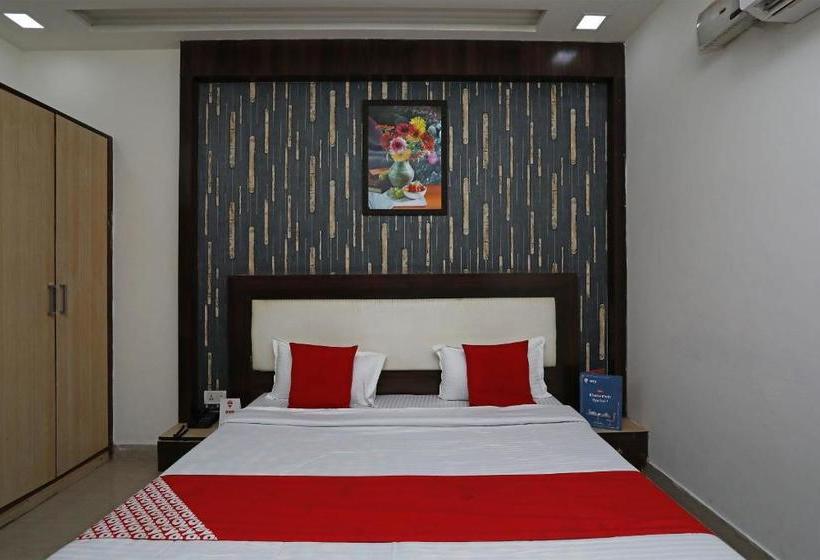 בית מלון כפרי Vanaya Palace By Oyo Rooms