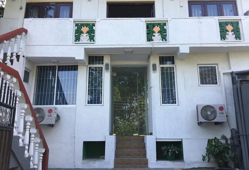 פנסיון Lake Corner Inn