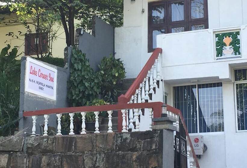 פנסיון Lake Corner Inn