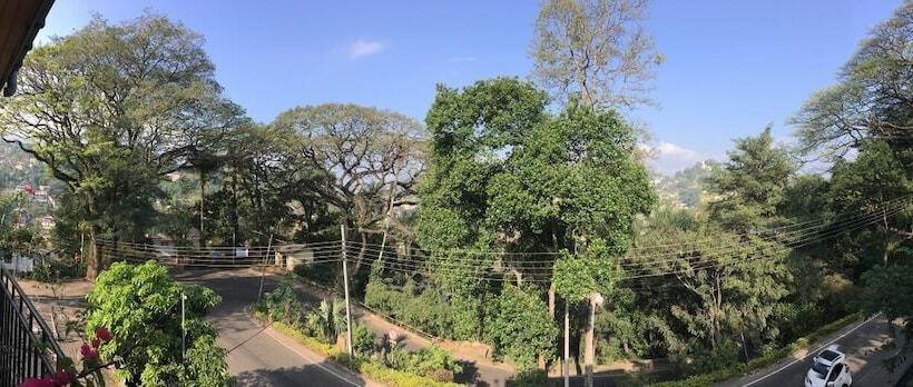 פנסיון Lake Corner Inn