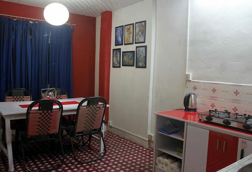 پانسیون Space A