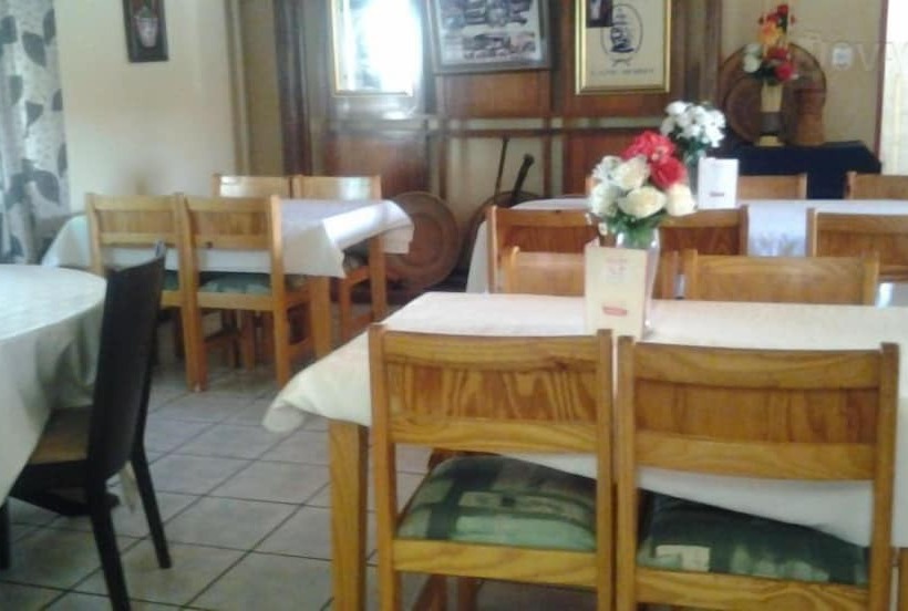 Tshesebe Stopover Motel