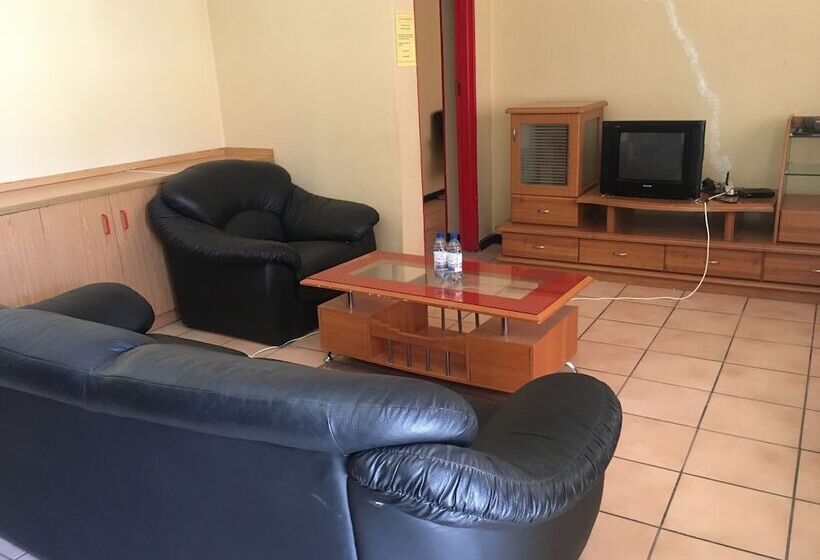 Tshesebe Stopover Motel