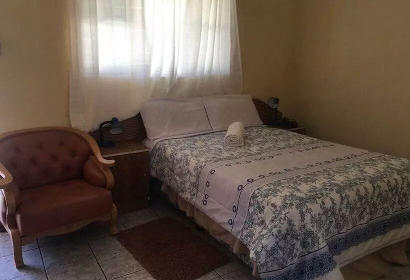 Tshesebe Stopover Motel