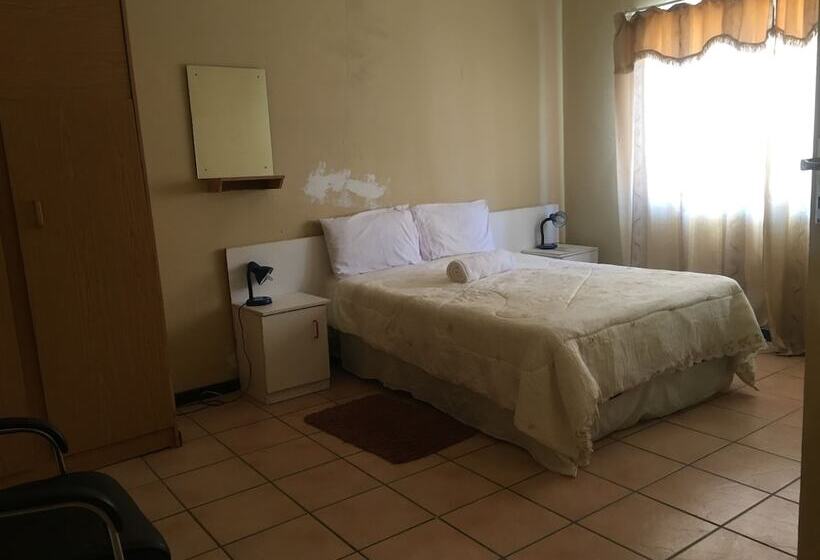 Tshesebe Stopover Motel