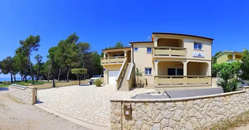 Apartments Laguna
