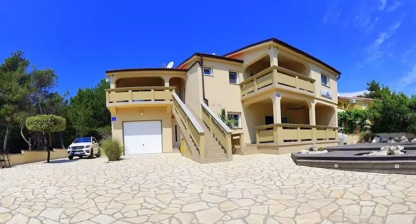 Apartments Laguna