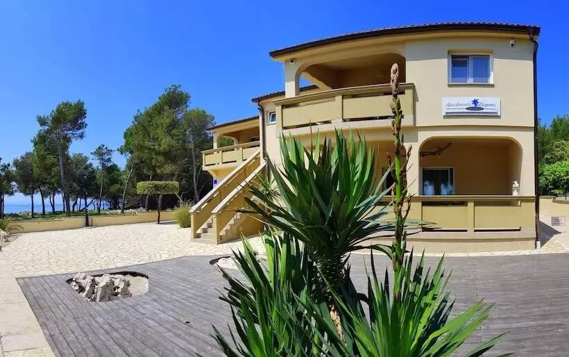 Apartments Laguna