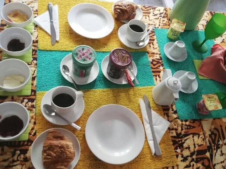 تختخواب و صبحانه La Ruche Du Monde