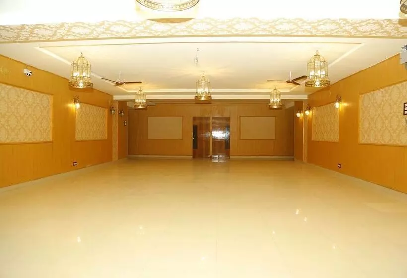 ホテル Santoshi Novatel