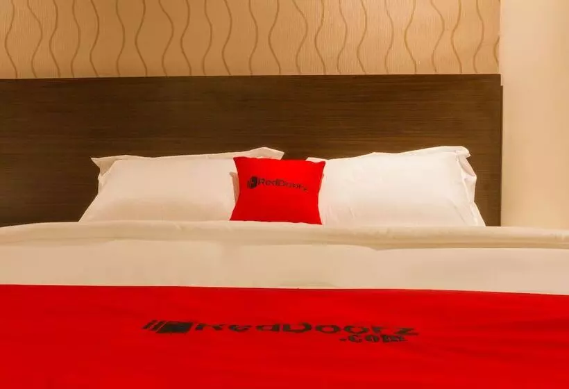 Pension Reddoorz Plus @ Dipatiukur