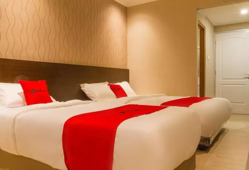 Pension Reddoorz Plus @ Dipatiukur