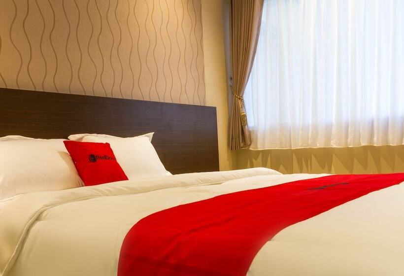 פנסיון Reddoorz Plus @ Dipatiukur