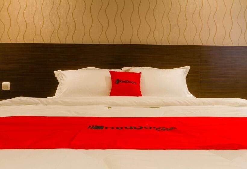 פנסיון Reddoorz Plus @ Dipatiukur