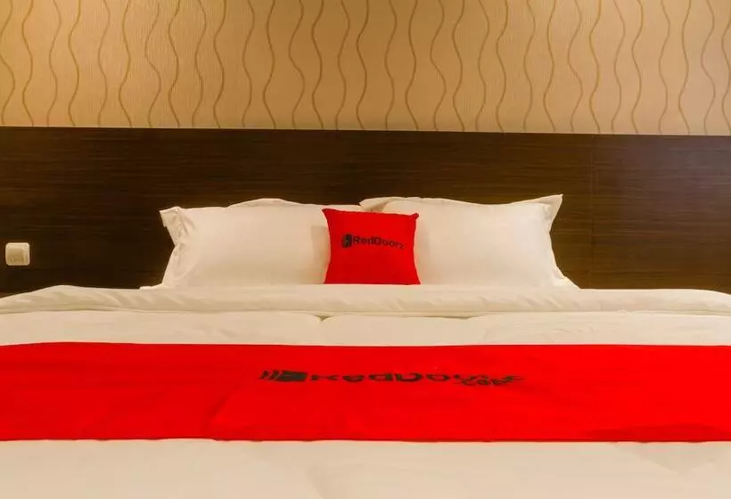 Pension Reddoorz Plus @ Dipatiukur