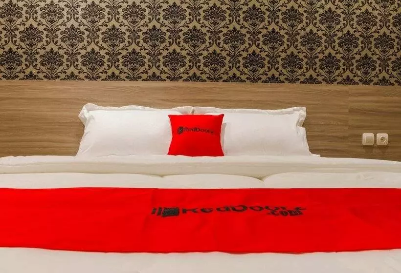 Pension Reddoorz Plus @ Dipatiukur