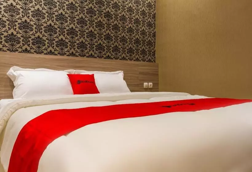 Pension Reddoorz Plus @ Dipatiukur