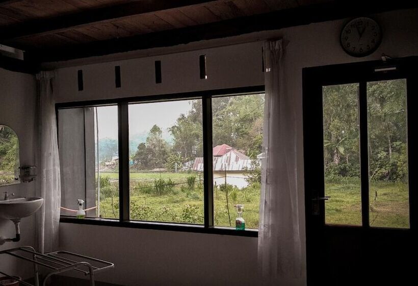 تختخواب و صبحانه Mama Tia Family Homestay