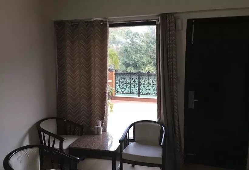 Hotelli Comfort Inn Coral River Resort