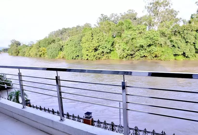 Hotelli Comfort Inn Coral River Resort