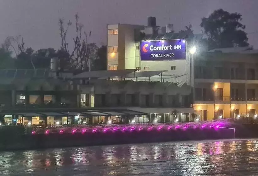 Hotelli Comfort Inn Coral River Resort