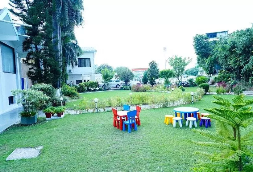 Hotelli Comfort Inn Coral River Resort