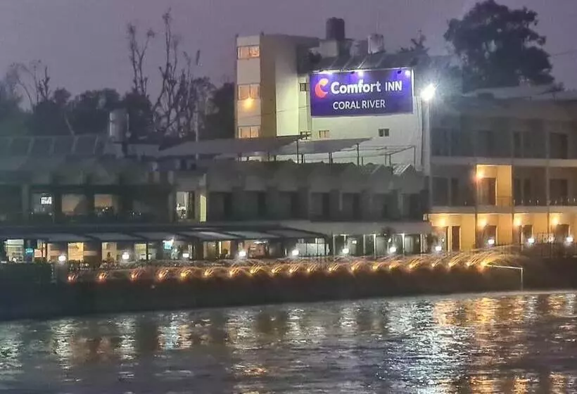 Hotelli Comfort Inn Coral River Resort