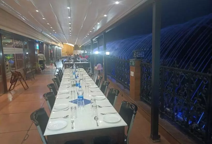 Hotelli Comfort Inn Coral River Resort