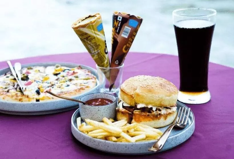 Hotelli Comfort Inn Coral River Resort