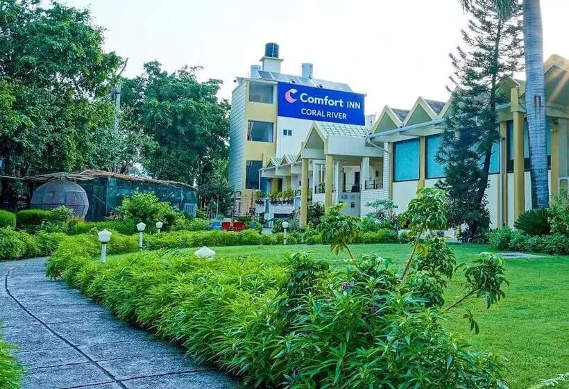 Hotelli Comfort Inn Coral River Resort