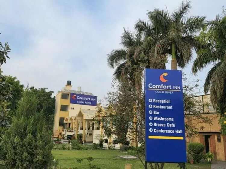 Hotelli Comfort Inn Coral River Resort