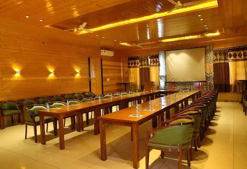 Hotelli Comfort Inn Coral River Resort