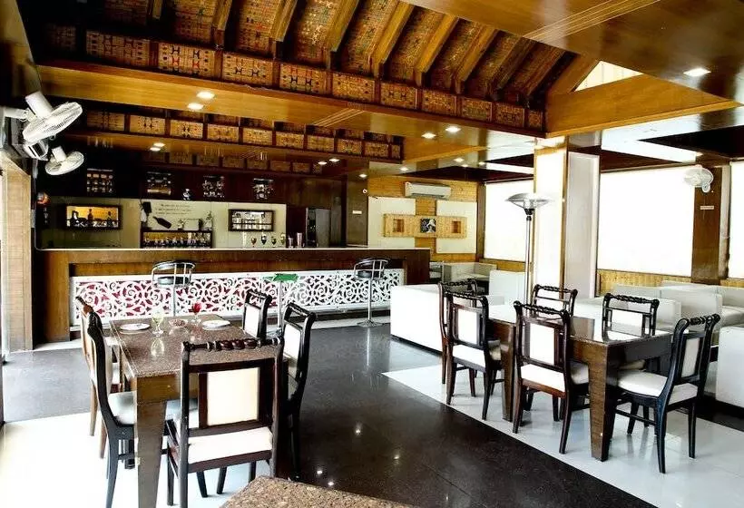 Hotelli Comfort Inn Coral River Resort