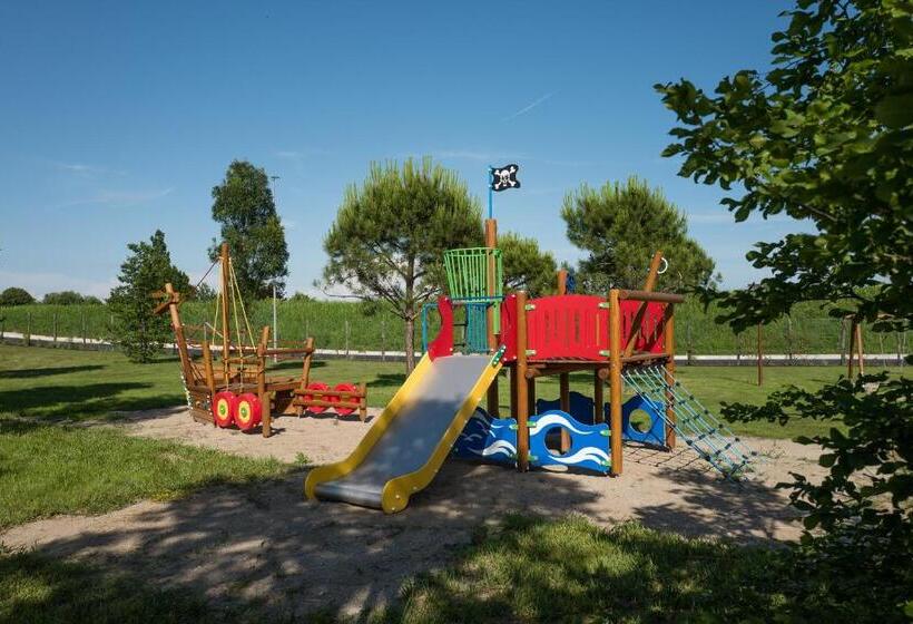 בית מלון כפרי Marina Azzurra Resort