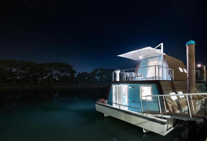 בית מלון כפרי Marina Azzurra Resort