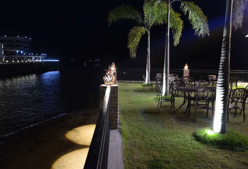 فندق Saksiri Riverside Boutique