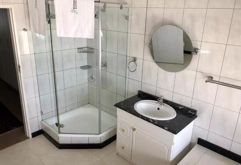 پانسیون Kosmos Lodge