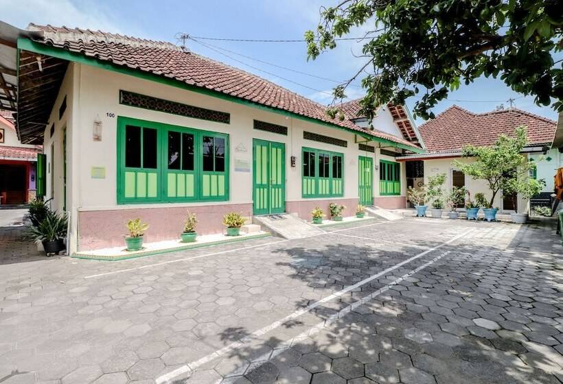 הוסטל Bahagia Sederhana Homestay