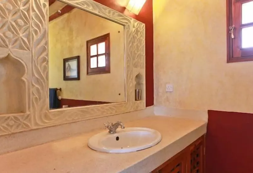 مسافرخانه Cestlavie Resort And Spa