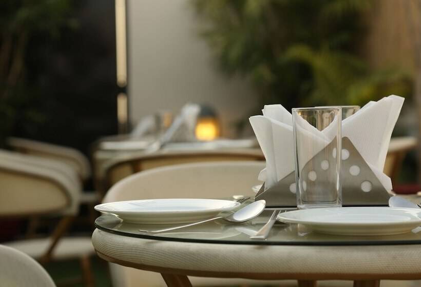 酒店 Krishna Plaza  New Delhi    By M S Hospitality