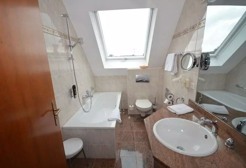 Hotel Parkschlößchen Maasdorf