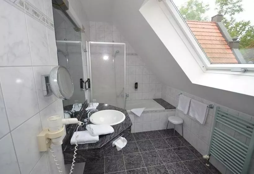 Hotel Parkschlößchen Maasdorf