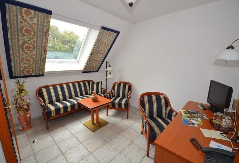 Отель Parkschlößchen Maasdorf