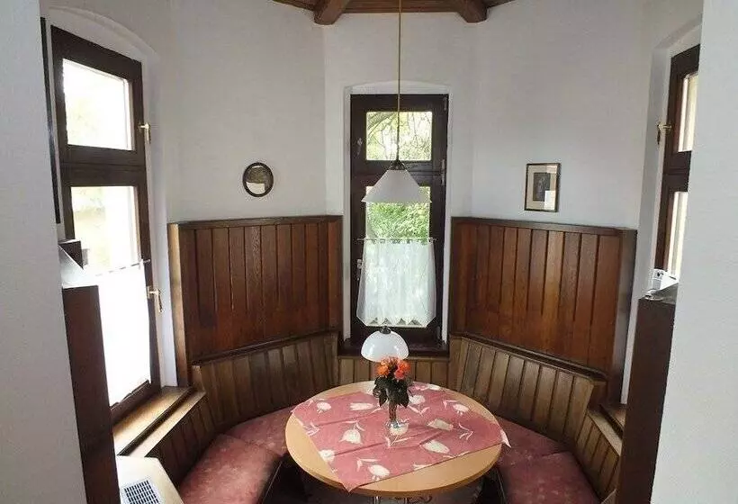 Hotel Parkschlößchen Maasdorf