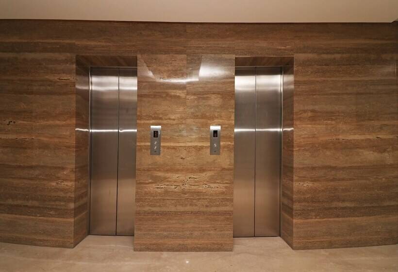 هتل The Orion Plaza Nehru Place