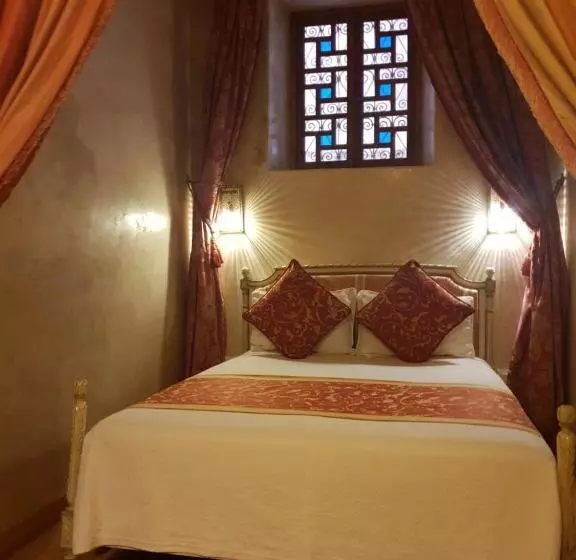 ریاض Sultana Larache